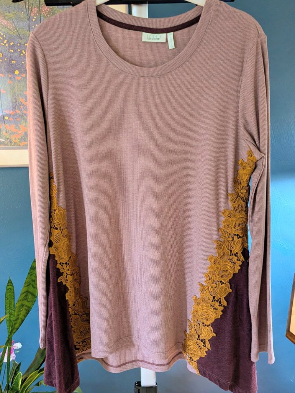Logo by Lori Goldstein, soft pink with lace and burgundy detail medium brand new